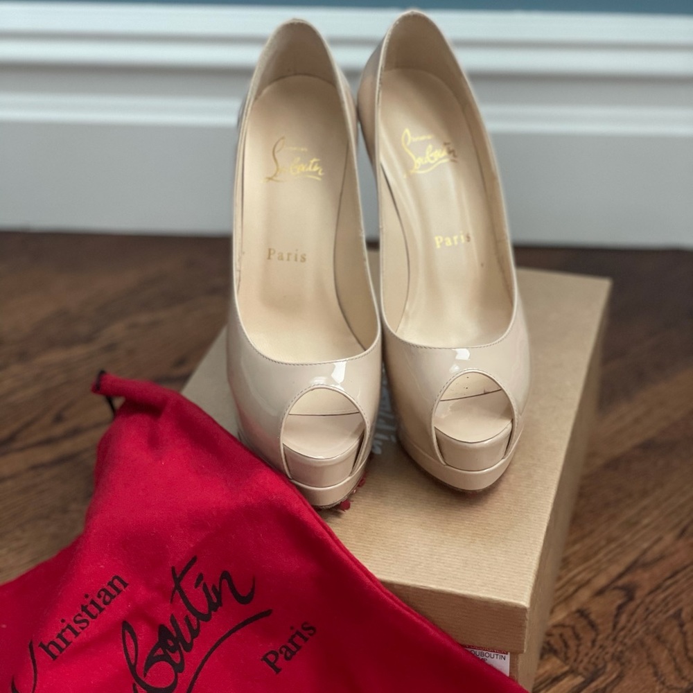 Christian Louboutin Palais Royal nude 37.5